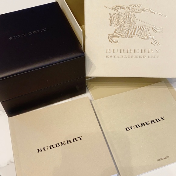 BURBERRY ENGRAVED DIAL CHECK PLAID WATCH - Picture 5 of 5